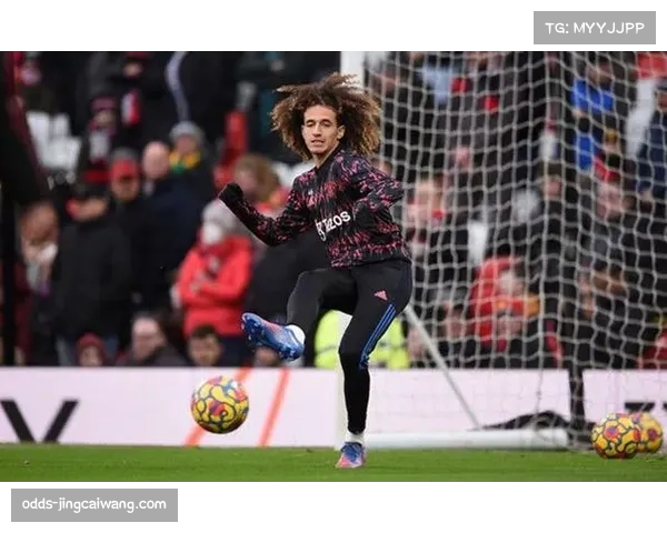 伯恩利中场梅杰布里大腿拉伤，罗伯茨膝盖旧伤复发